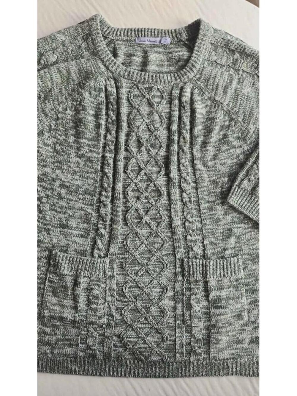 WOMANS SZ. 3X Soft Knit Green Hip Length 3/4 length Sleeves. Stay cozy.